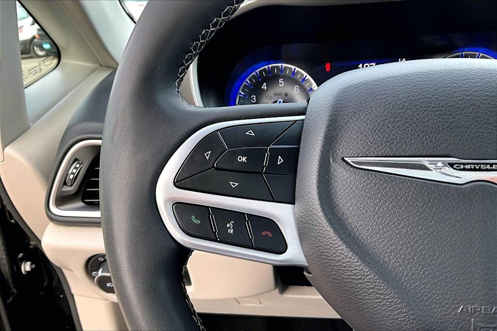 Thumbnail: 2023 Chrysler Pacifica - 24