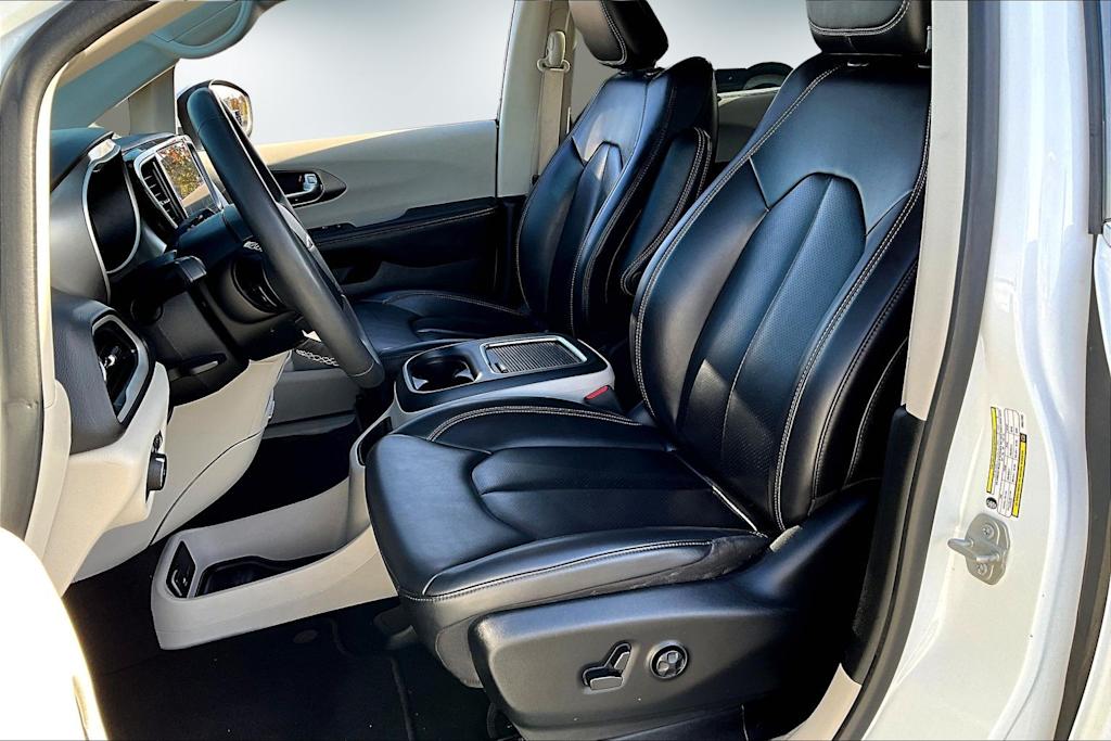 Thumbnail: 2023 Chrysler Pacifica - 11