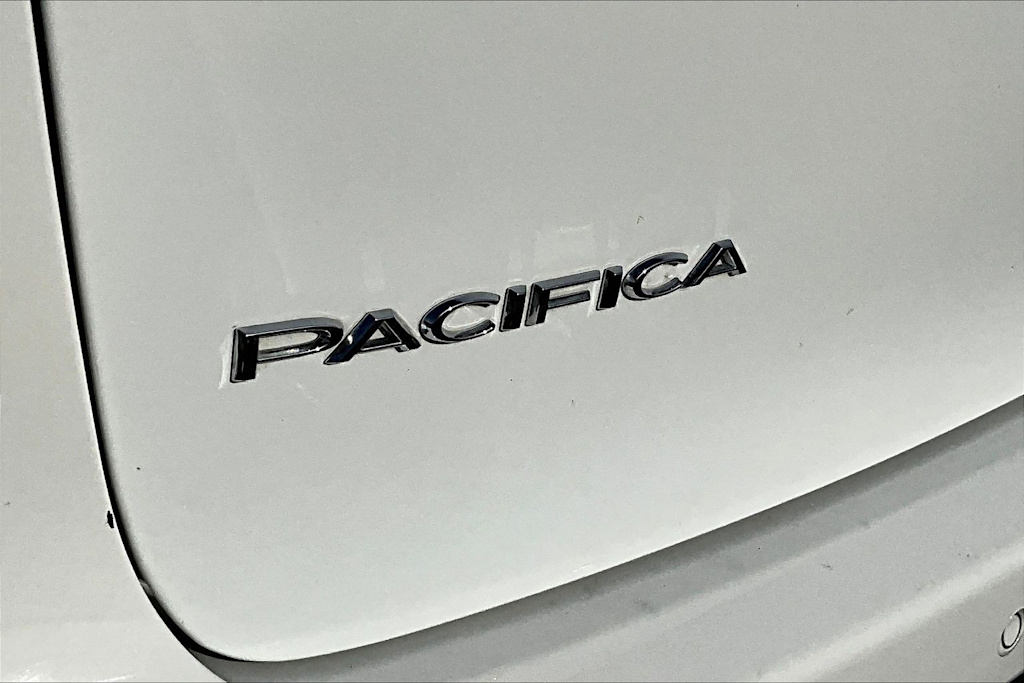Thumbnail: 2023 Chrysler Pacifica - 7