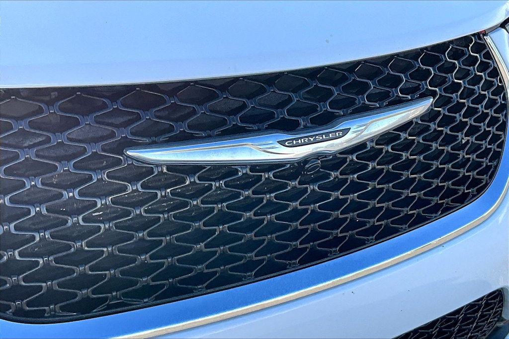 Thumbnail: 2023 Chrysler Pacifica - 34