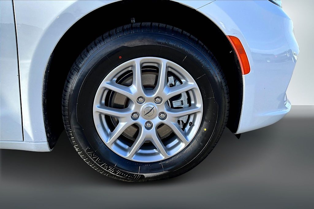 Thumbnail: 2023 Chrysler Pacifica - 35