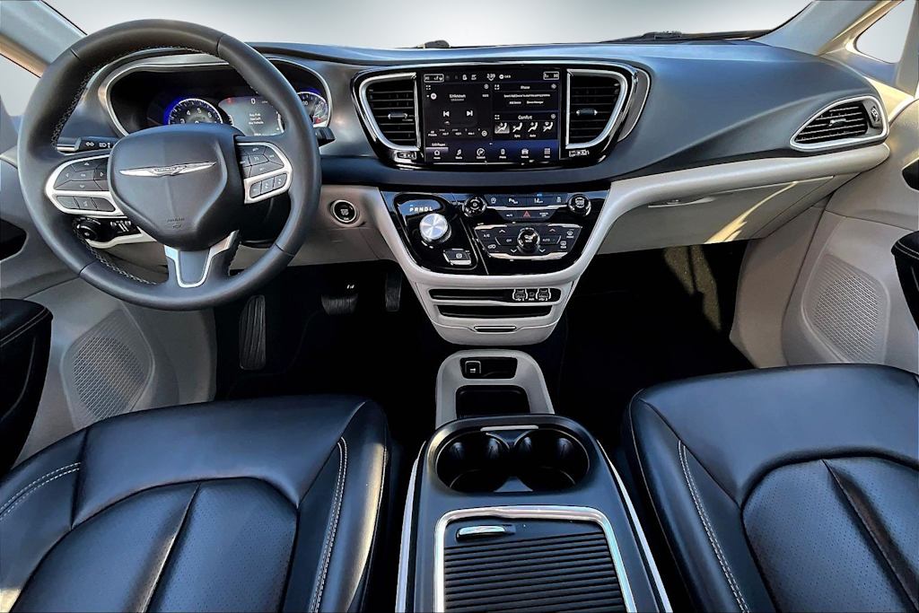 Thumbnail: 2023 Chrysler Pacifica - 10