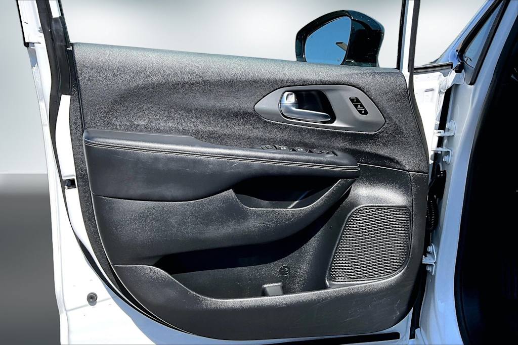 Thumbnail: 2025 Chrysler Pacifica - 28