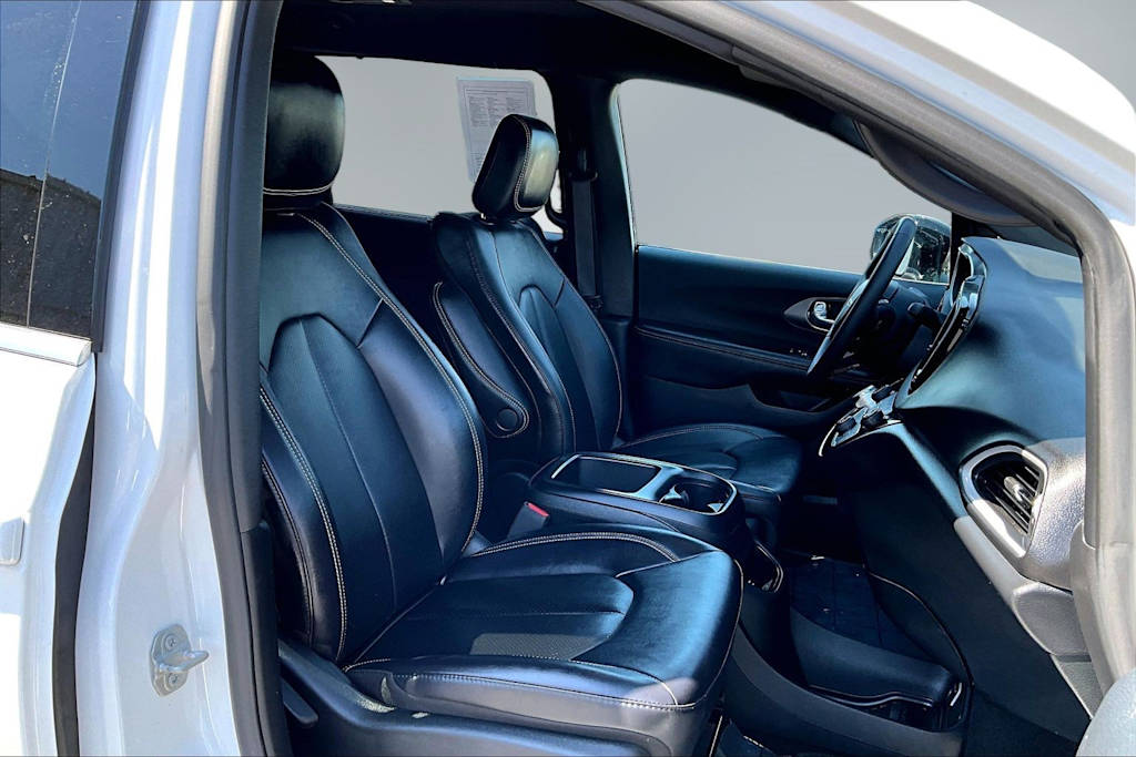 Thumbnail: 2025 Chrysler Pacifica - 21