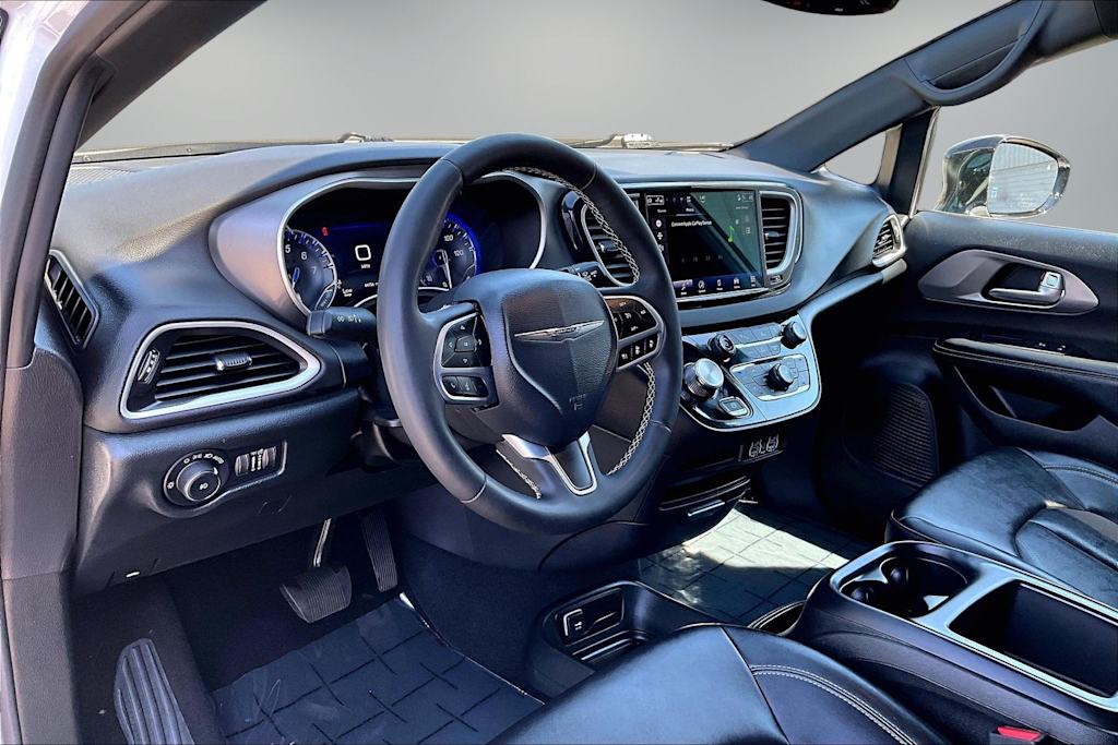 Thumbnail: 2025 Chrysler Pacifica - 2