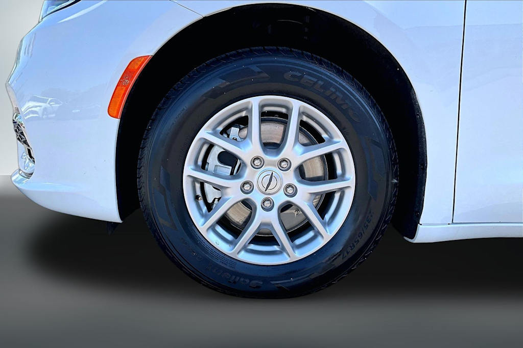 Thumbnail: 2025 Chrysler Pacifica - 8