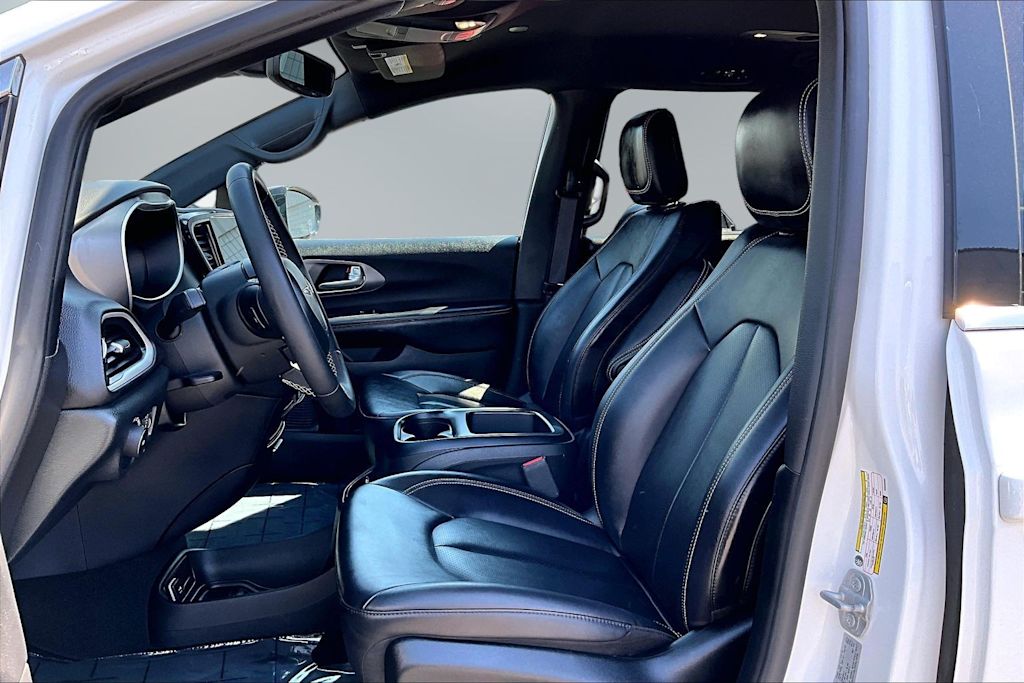 Thumbnail: 2025 Chrysler Pacifica - 11