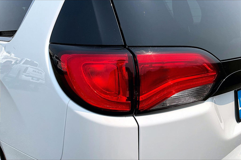 Thumbnail: 2023 Chrysler Voyager - 33