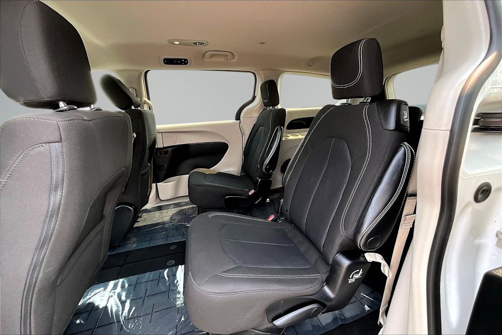 Thumbnail: 2023 Chrysler Voyager - 13