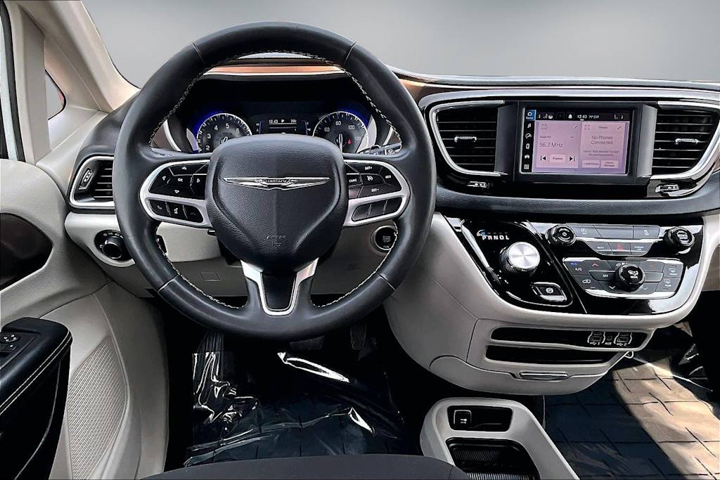Thumbnail: 2023 Chrysler Voyager - 14