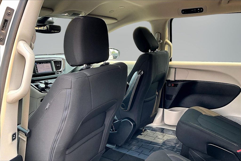 Thumbnail: 2023 Chrysler Voyager - 12