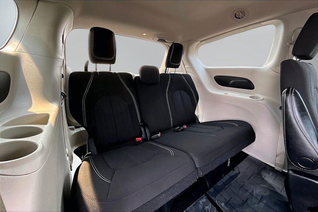 Thumbnail: 2023 Chrysler Voyager - 31