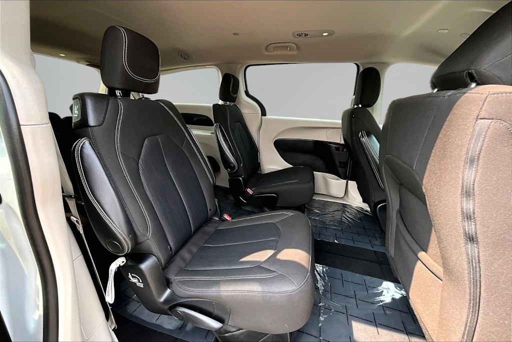 Thumbnail: 2023 Chrysler Voyager - 30