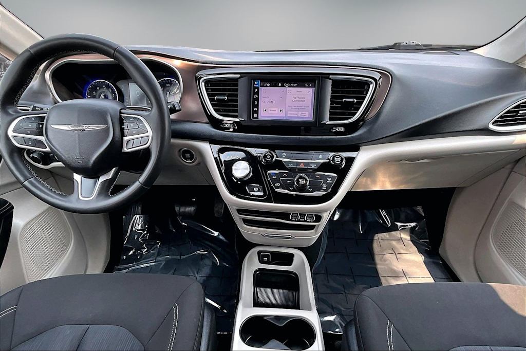 Thumbnail: 2023 Chrysler Voyager - 10