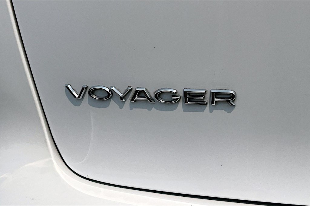 Thumbnail: 2023 Chrysler Voyager - 7