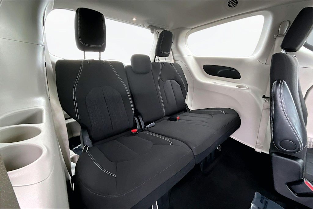 Thumbnail: 2024 Chrysler Voyager - 31