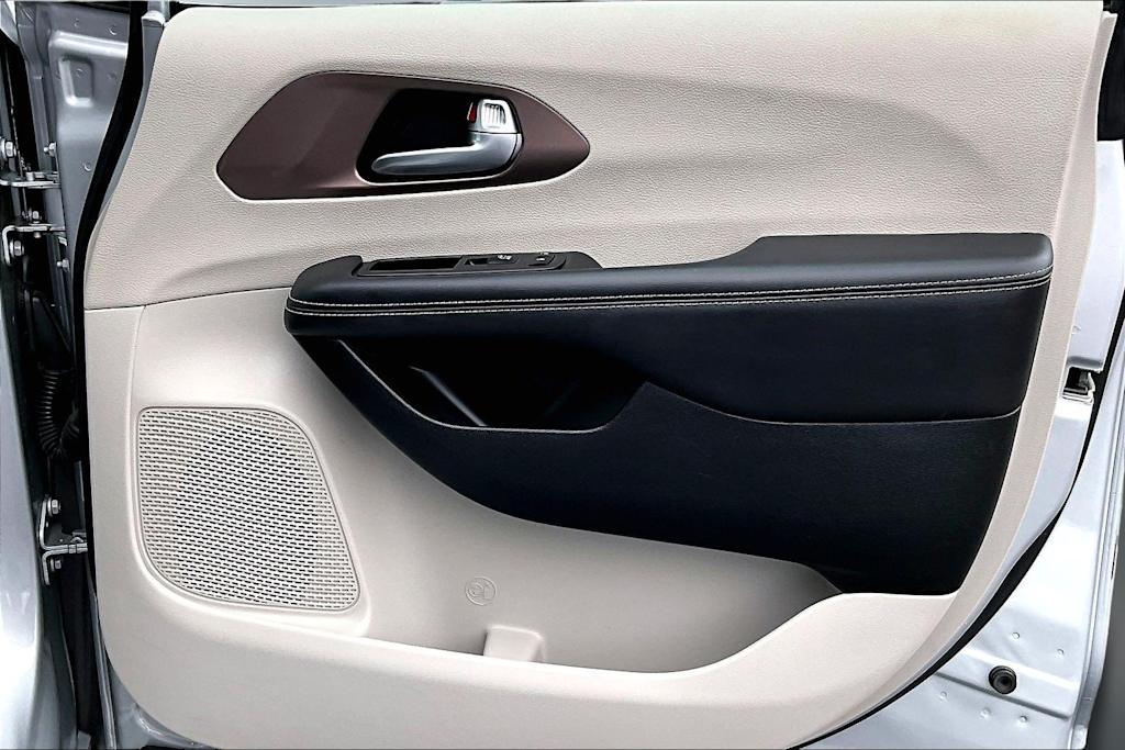 Thumbnail: 2024 Chrysler Voyager - 28