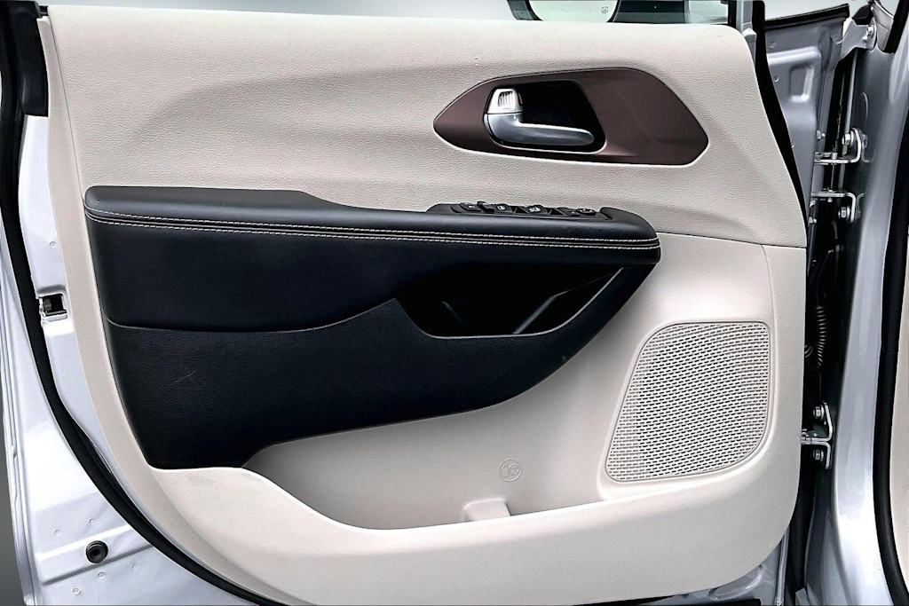 Thumbnail: 2024 Chrysler Voyager - 27