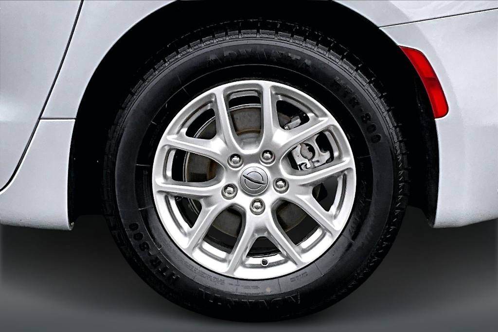 Thumbnail: 2024 Chrysler Voyager - 35