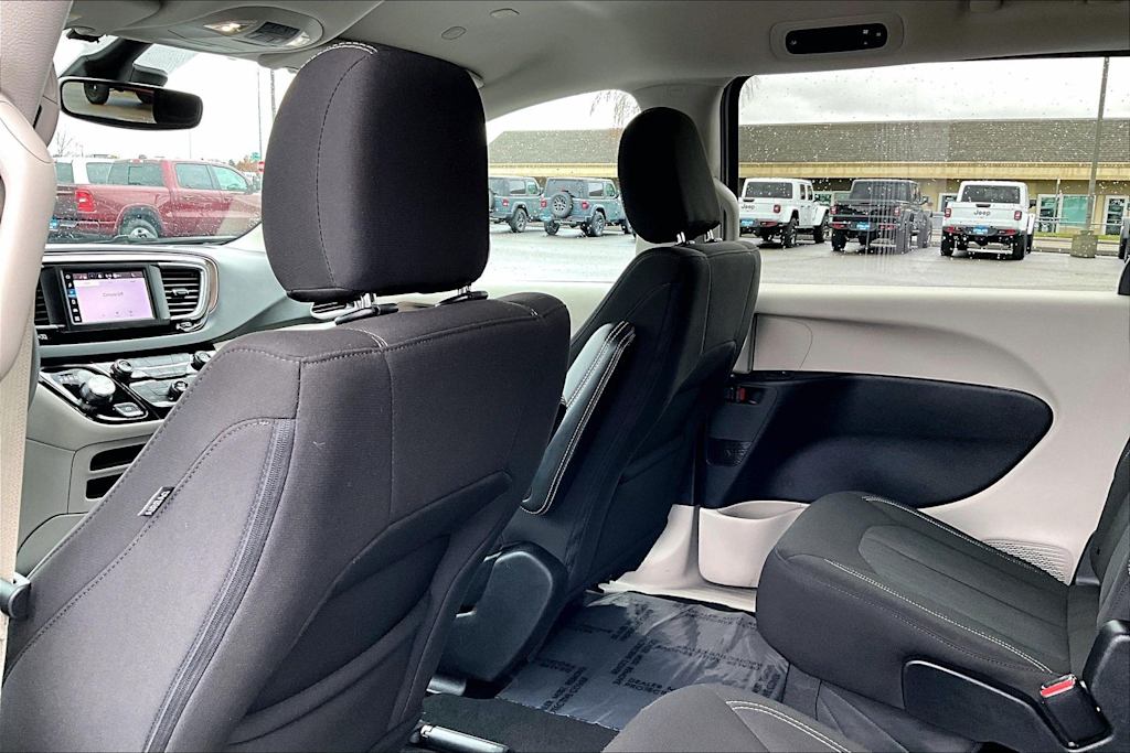 Thumbnail: 2024 Chrysler Voyager - 13