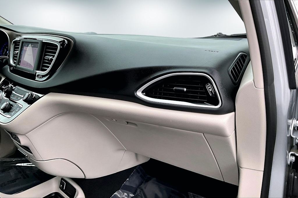 Thumbnail: 2024 Chrysler Voyager - 23