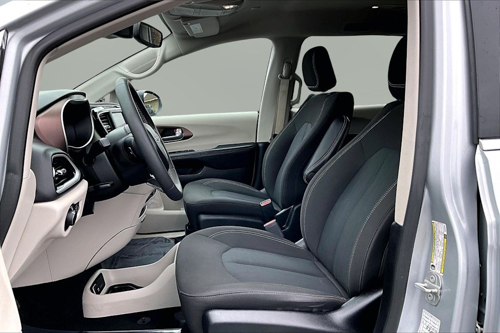 Thumbnail: 2024 Chrysler Voyager - 11