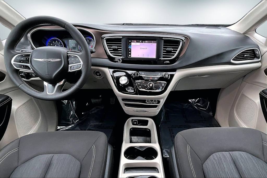 Thumbnail: 2024 Chrysler Voyager - 10