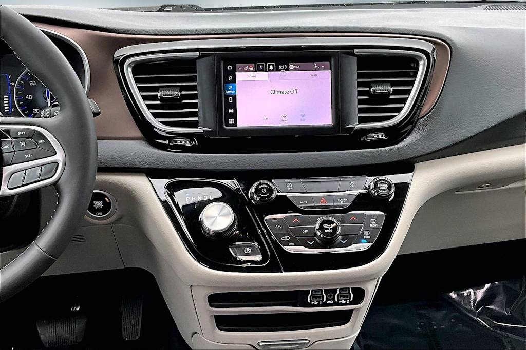 Thumbnail: 2024 Chrysler Voyager - 15