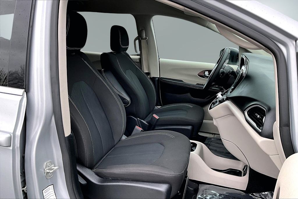 Thumbnail: 2024 Chrysler Voyager - 12