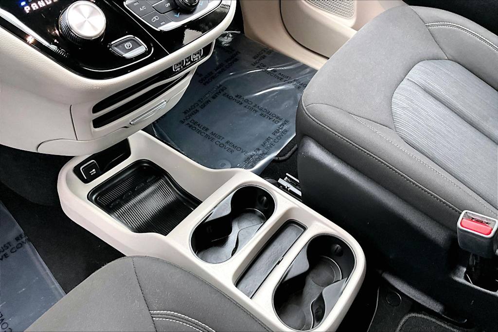 Thumbnail: 2024 Chrysler Voyager - 16