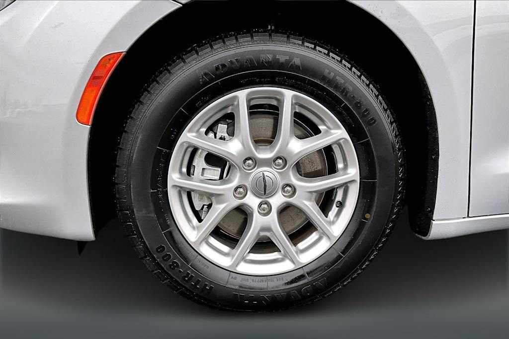 Thumbnail: 2024 Chrysler Voyager - 8