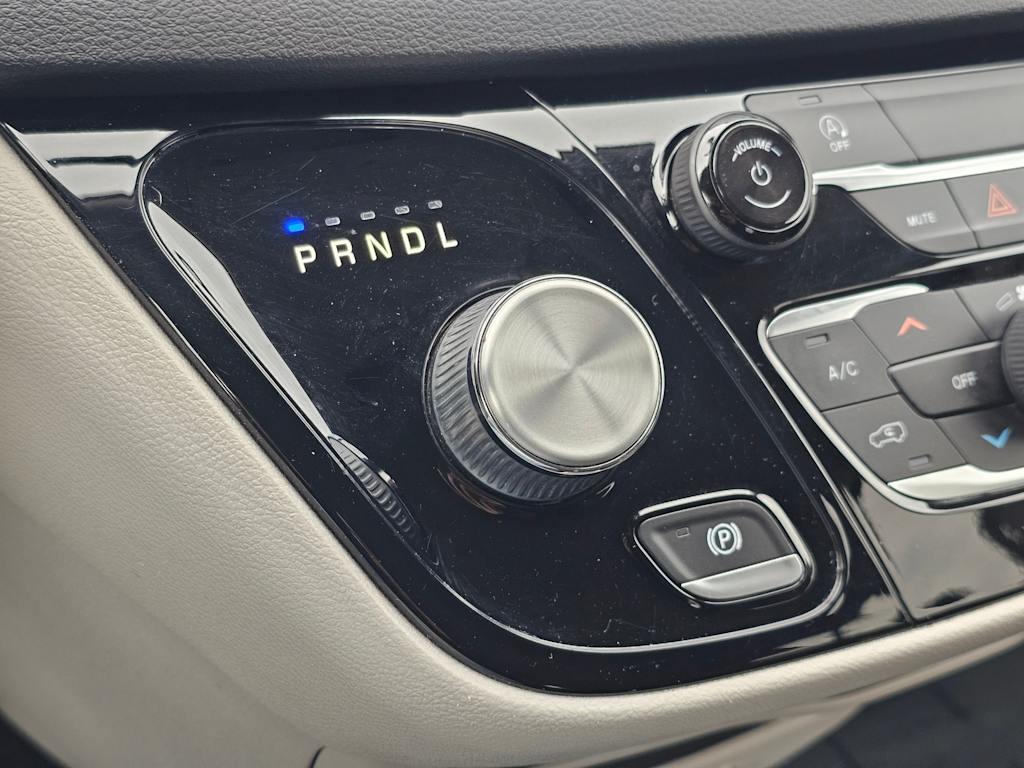 2022 Chrysler Voyager LX 27