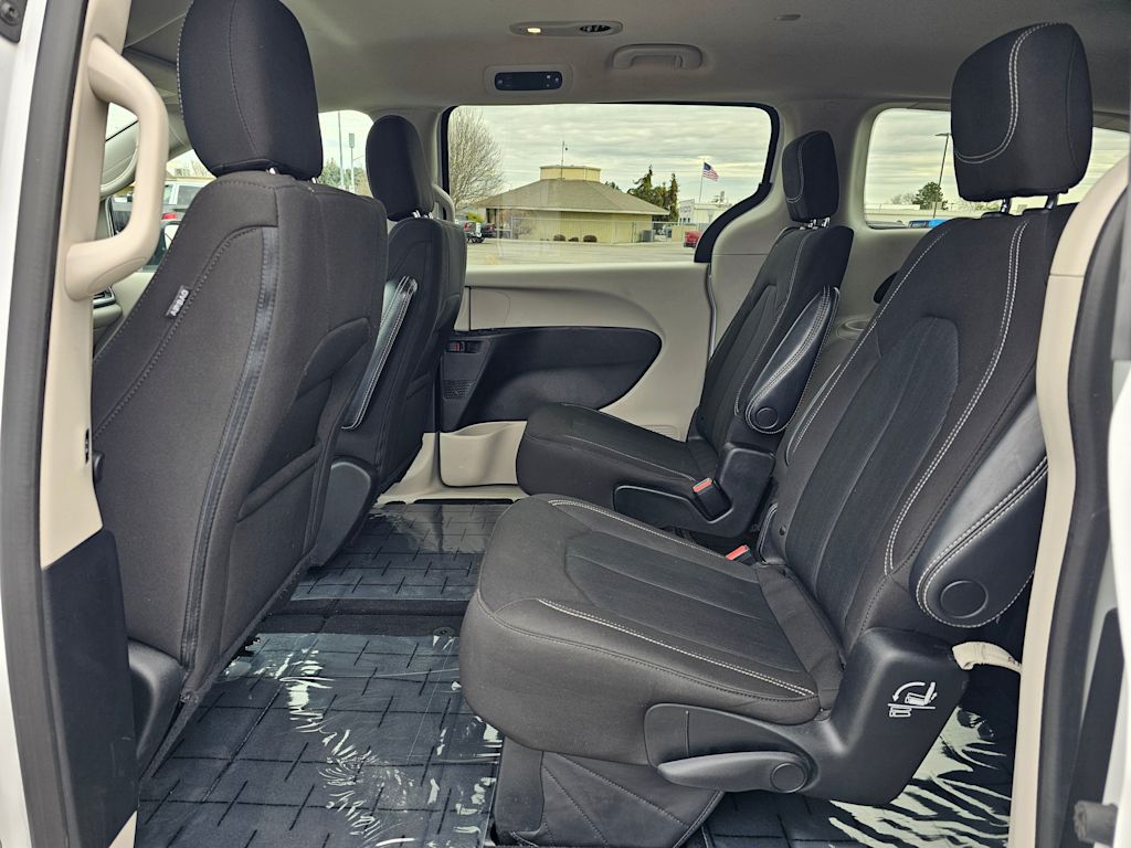 2022 Chrysler Voyager LX 22