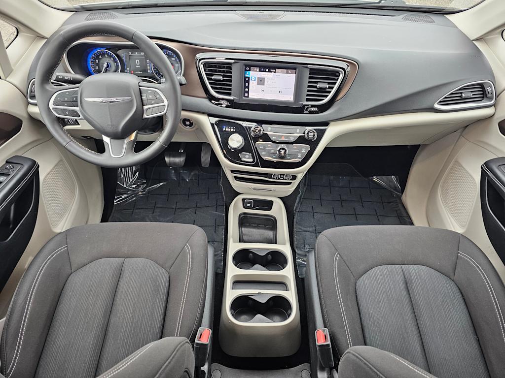 2022 Chrysler Voyager LX 9