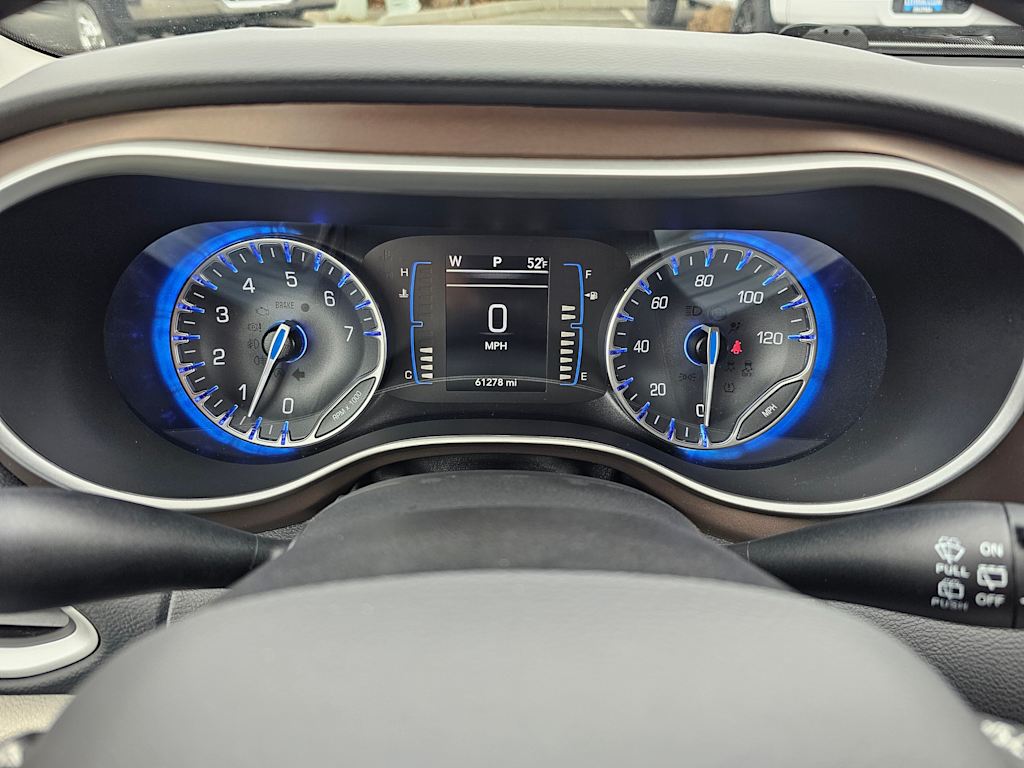 2022 Chrysler Voyager LX 17