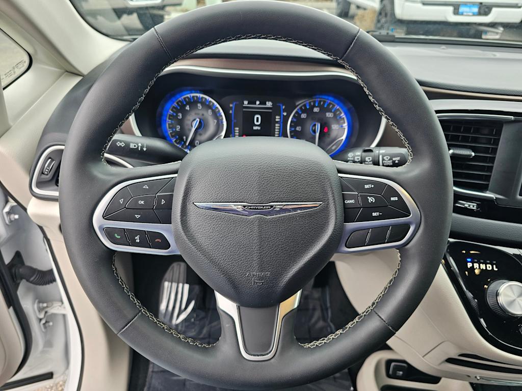 2022 Chrysler Voyager LX 14