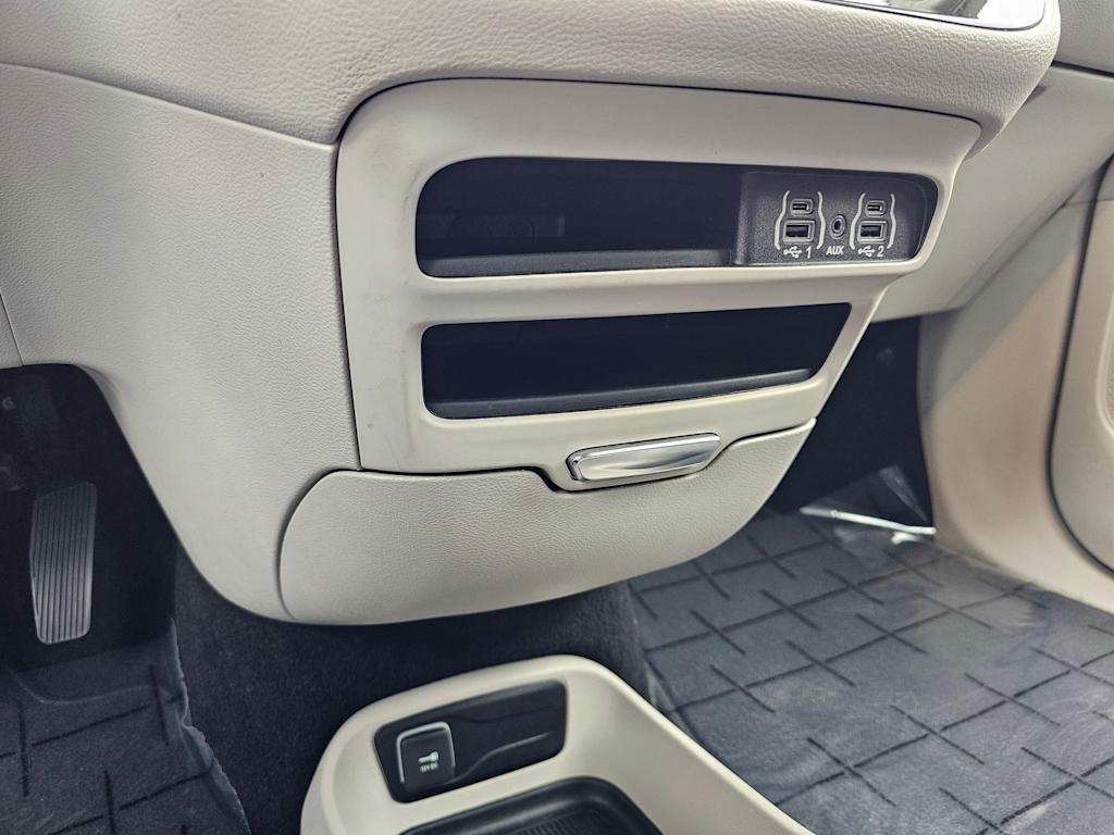 2022 Chrysler Voyager LX 28