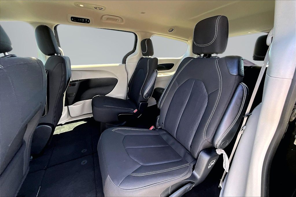Thumbnail: 2023 Chrysler Voyager - 12