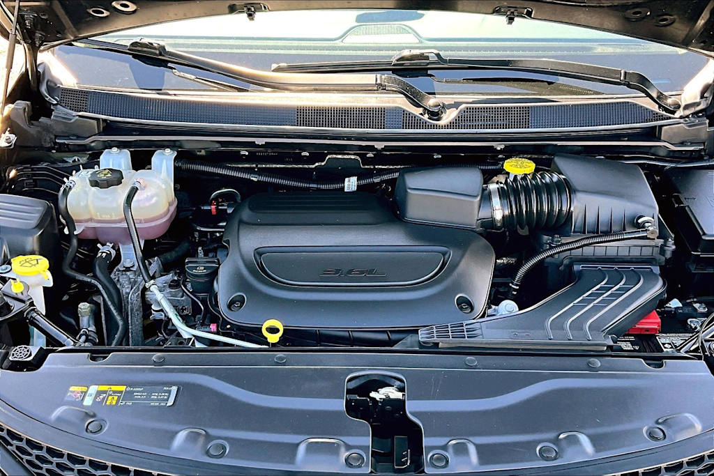 Thumbnail: 2023 Chrysler Voyager - 8