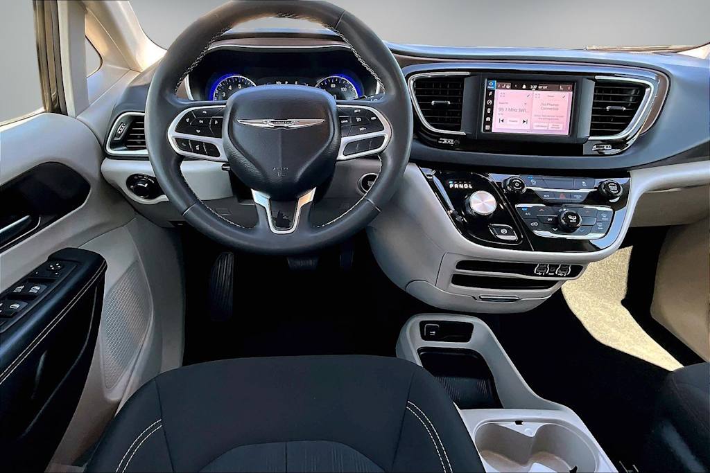 Thumbnail: 2023 Chrysler Voyager - 13
