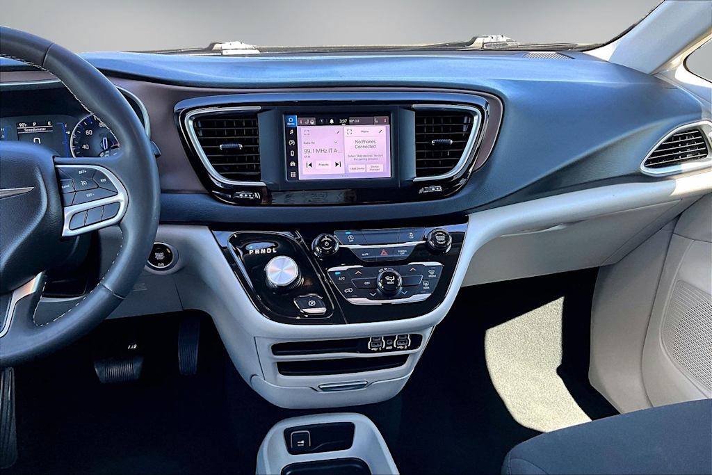 Thumbnail: 2023 Chrysler Voyager - 14
