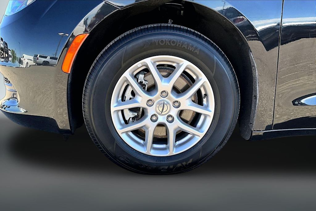 Thumbnail: 2023 Chrysler Voyager - 7