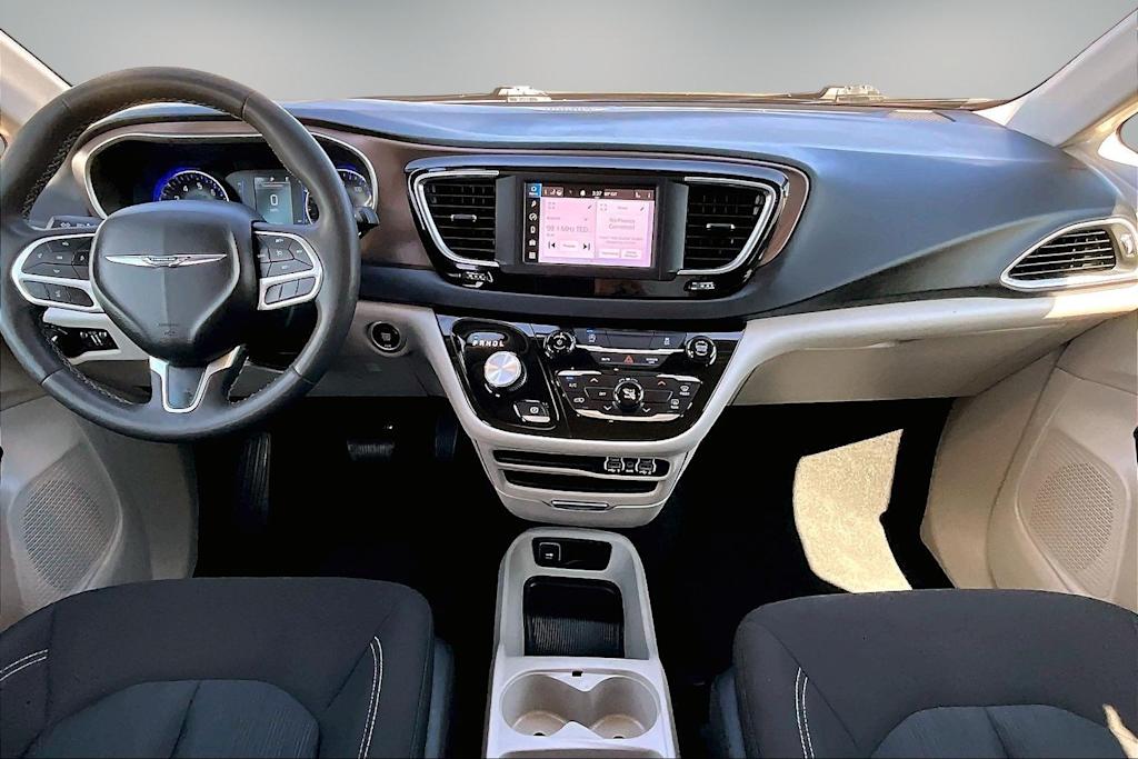 Thumbnail: 2023 Chrysler Voyager - 9