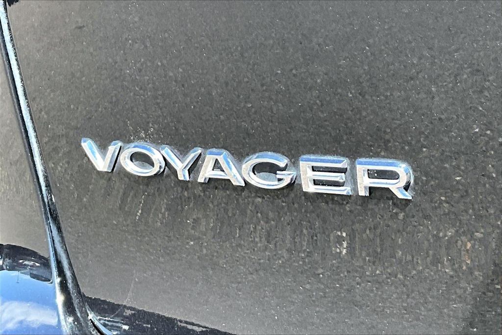 Thumbnail: 2023 Chrysler Voyager - 6