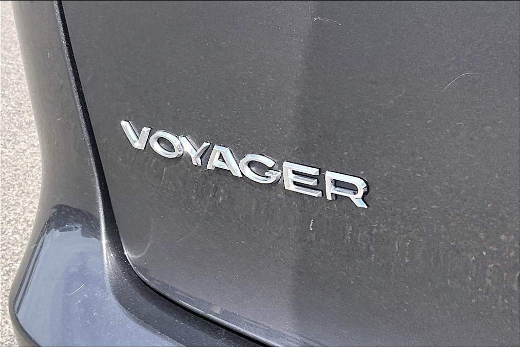 Thumbnail: 2023 Chrysler Voyager - 7