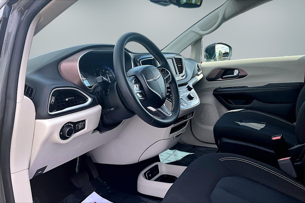 Thumbnail: 2023 Chrysler Voyager - 2
