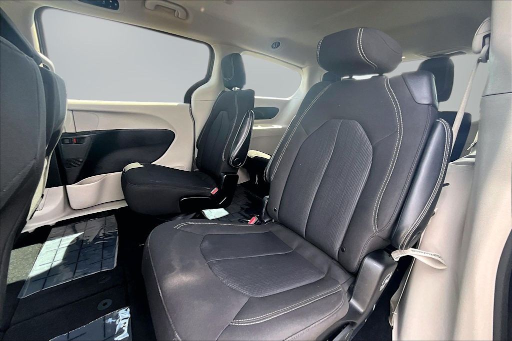 Thumbnail: 2023 Chrysler Voyager - 30