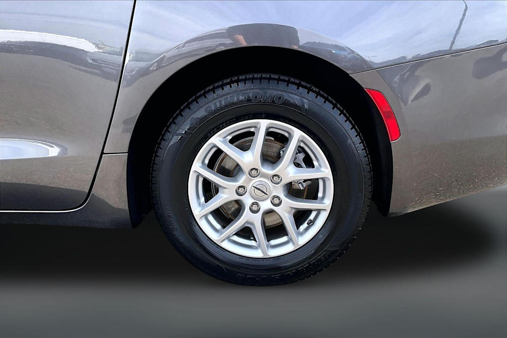 Thumbnail: 2023 Chrysler Voyager - 37