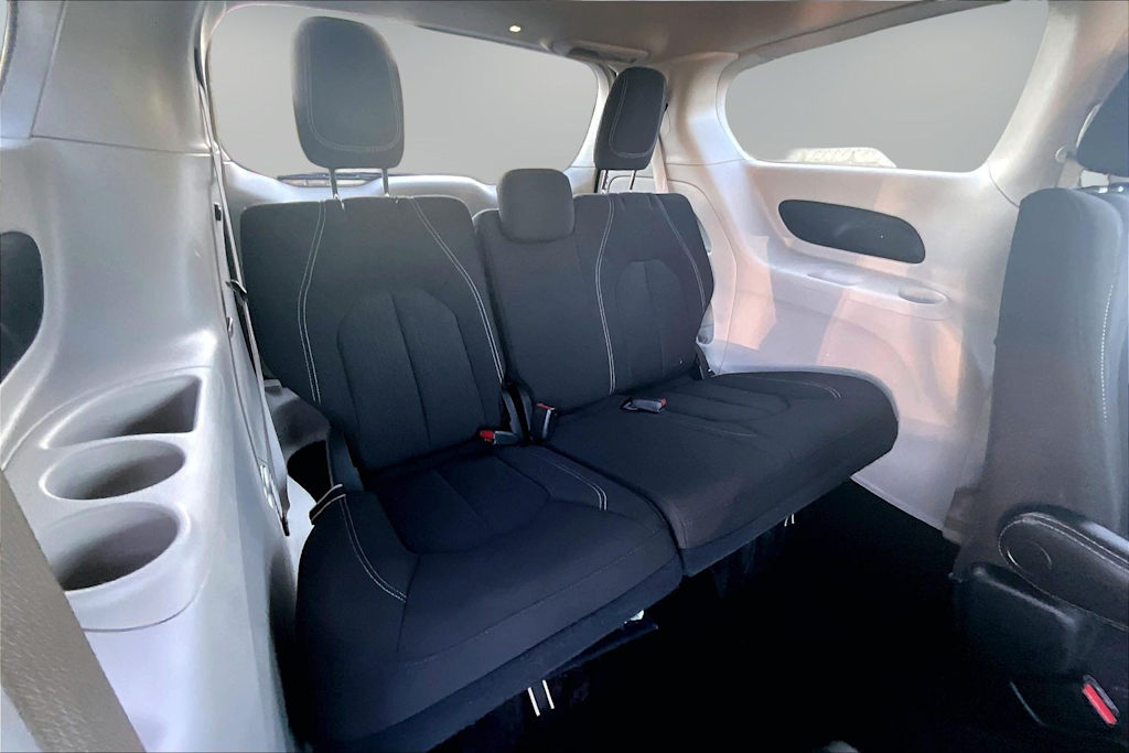 Thumbnail: 2023 Chrysler Voyager - 31