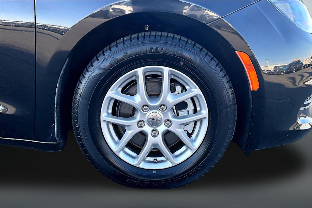 Thumbnail: 2023 Chrysler Voyager - 36